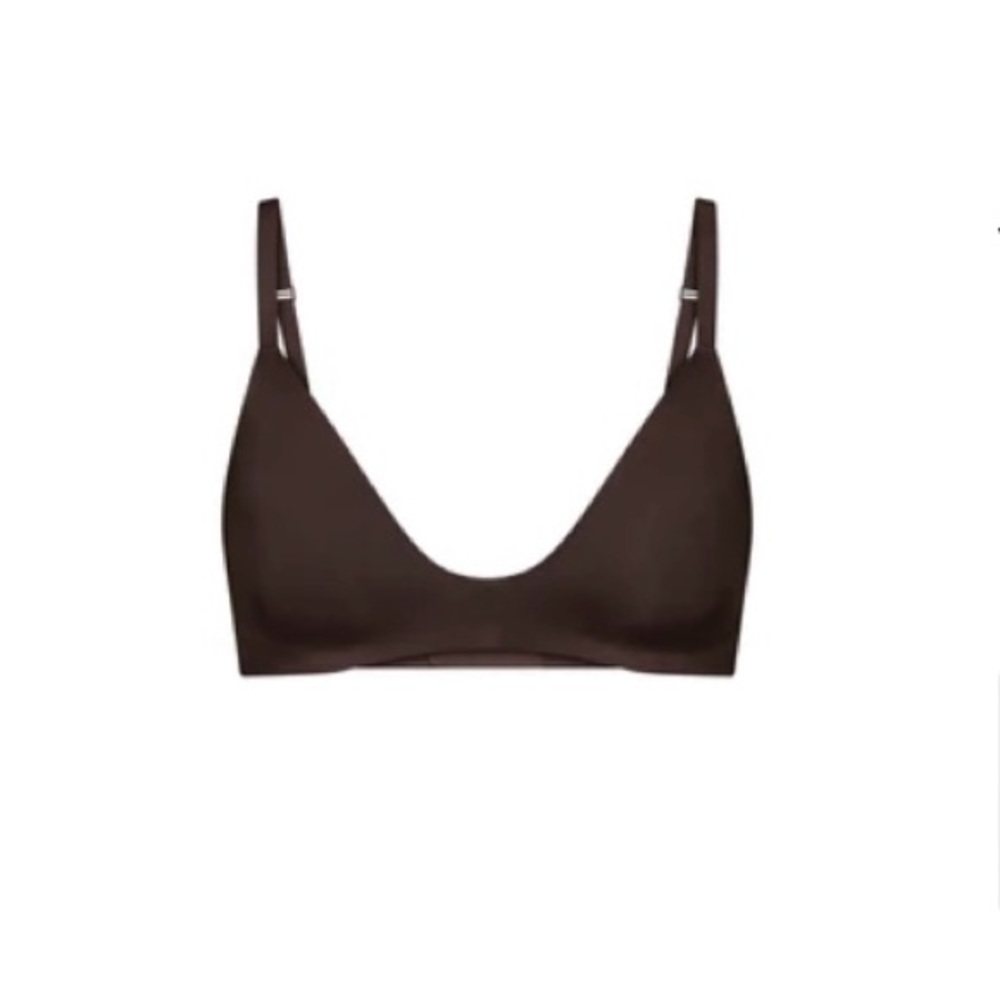 SKIMS WIRELESS FORM
T-SHIRT DEMI BRA